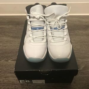 ******SOLD****. Air Jordan Columbia 11s